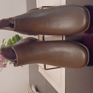 Easy Spirit_Chocolate Brown_S (7) Leather Ankle Bootie